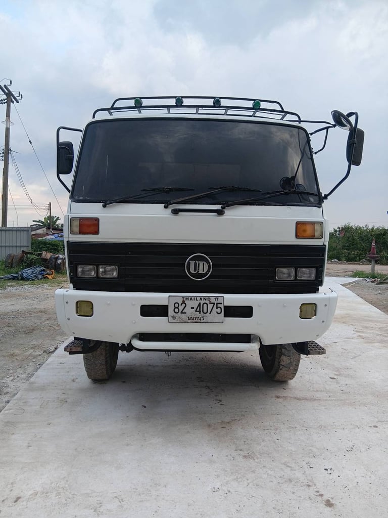 ขายรถโม่ปูนนิสสัน CW430 ขนาด 6 คิวทำใหม่ทั้งคันราคา 450000 บาท