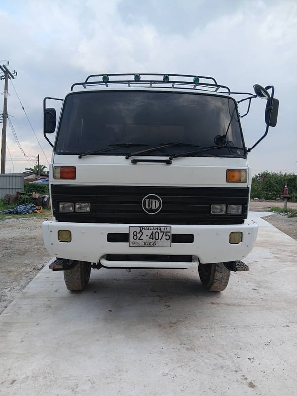 ขายรถโม่ปูนนิสสัน CW430 ขนาด 6 คิวทำใหม่ทั้งคันราคา 450000 บาท