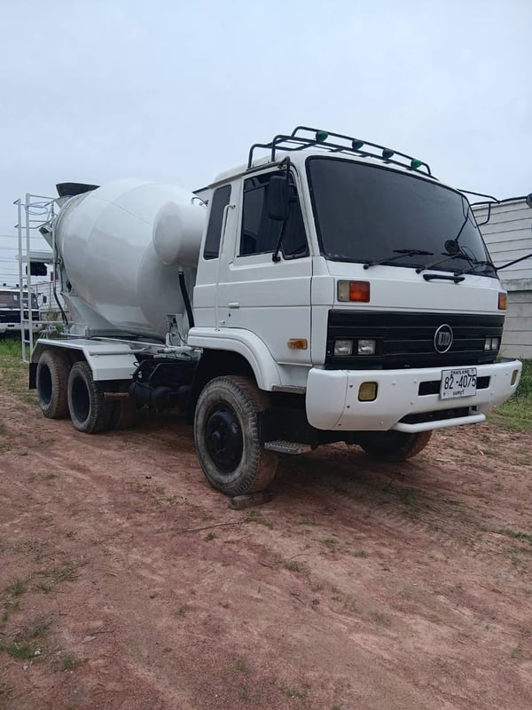 ขายรถโม่ปูนนิสสัน CW430 ขนาด 6 คิวทำใหม่ทั้งคันราคา 450000 บาท