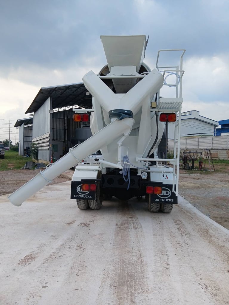 ขายรถโม่ปูนนิสสัน CW430 ขนาด 6 คิวทำใหม่ทั้งคันราคา 470000 บาท