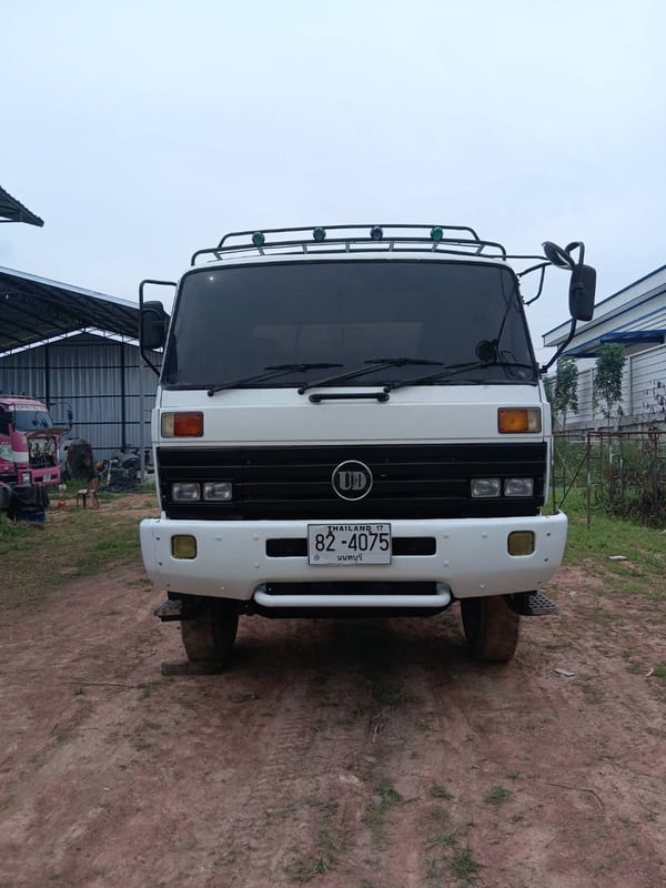 ขายรถโม่ปูนนิสสัน CW430 ขนาด 6 คิวทำใหม่ทั้งคันราคา 450000 บาท