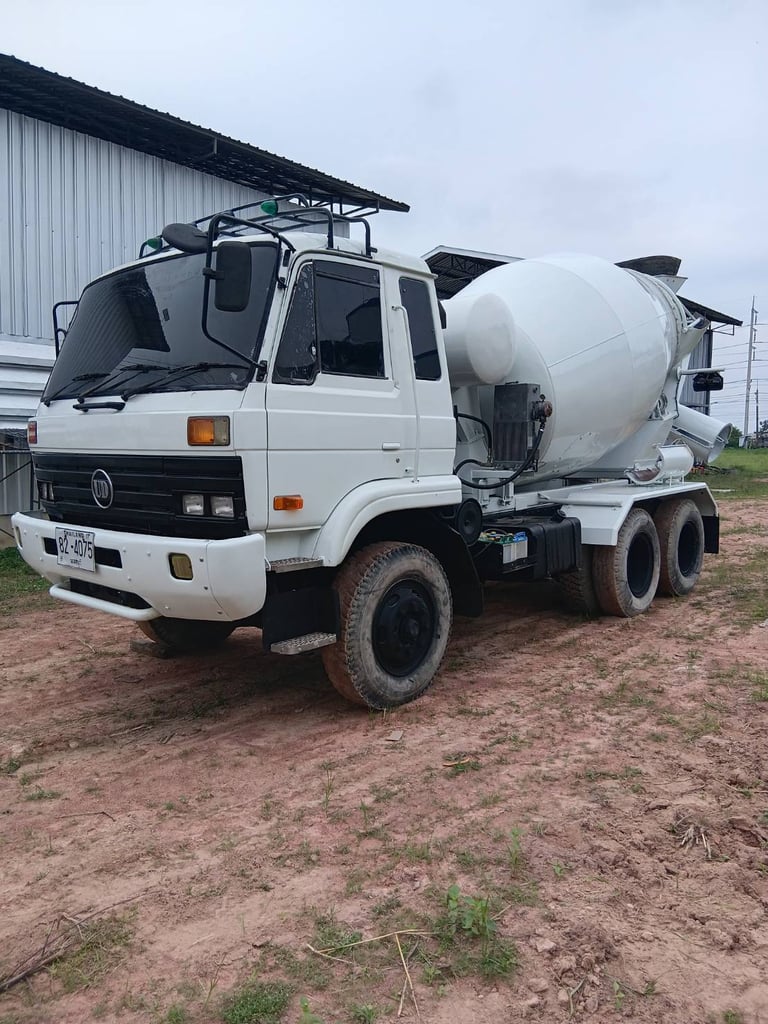 ขายรถโม่ปูนนิสสัน CW430 ขนาด 6 คิวทำใหม่ทั้งคันราคา 470000 บาท