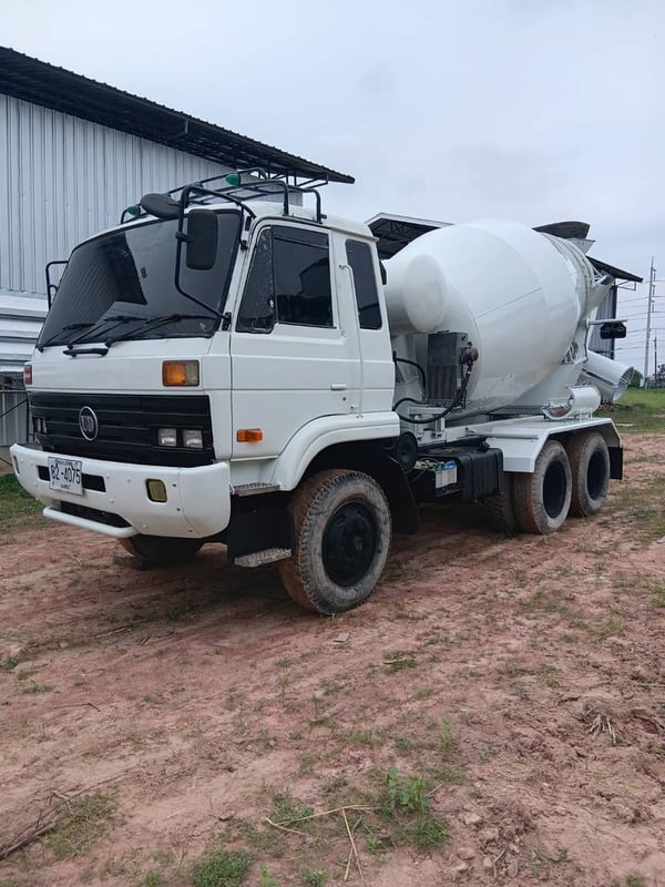 ขายรถโม่ปูนนิสสัน CW430 ขนาด 6 คิวทำใหม่ทั้งคันราคา 450000 บาท