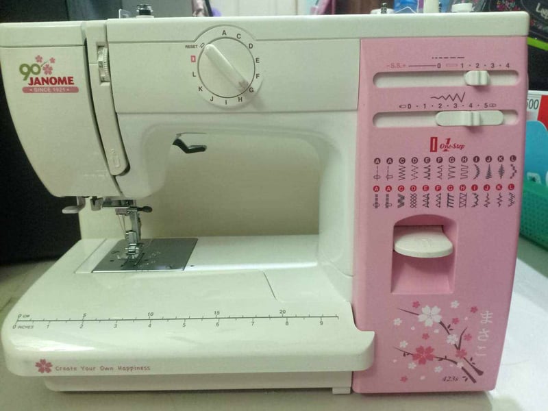 จักรเย็บผ้าไฟฟ้า มือ2 สภาพ 95%