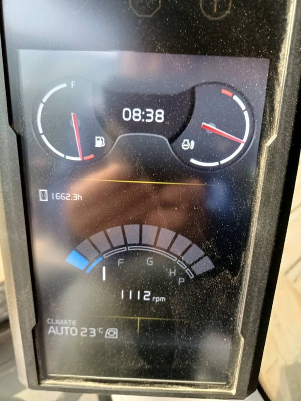 ขายครับ ใช่งานไป 1100 กว่าชั่วโมง ขายครับ ใช่งานไป 1100 กว่าชั่วโมง