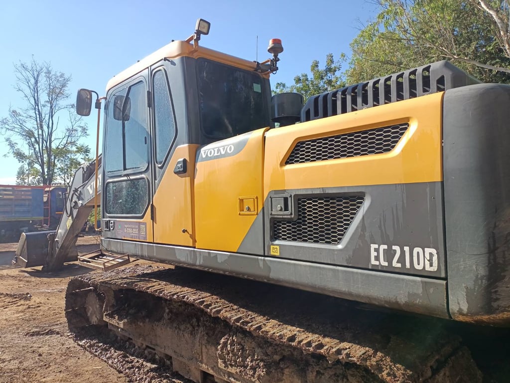 ขายแบคโฮ วอลโว่ EC210D สภาพดีพร้อมใช่งานยาวๆชั่วโมงใช่งานน้อย 5000+ ชั่วโมง ขายแบคโฮ วอลโว่ EC210D สภาพดีพร้อมใช่งานยาวๆชั่วโมงใช่งานน้อย 5000+ ชั่วโมง