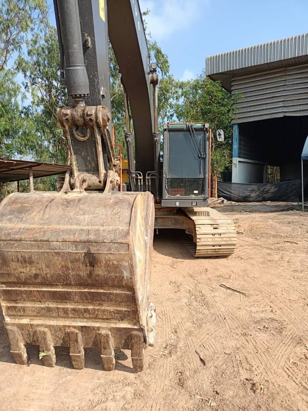 ขายครับ ใช่งานไป 1100 กว่าชั่วโมง ขายครับ ใช่งานไป 1100 กว่าชั่วโมง