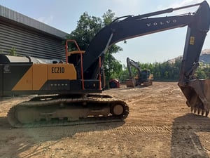 ขายครับ ใช่งานไป 1100 กว่าชั่วโมง ขายครับ ใช่งานไป 1100 กว่าชั่วโมง