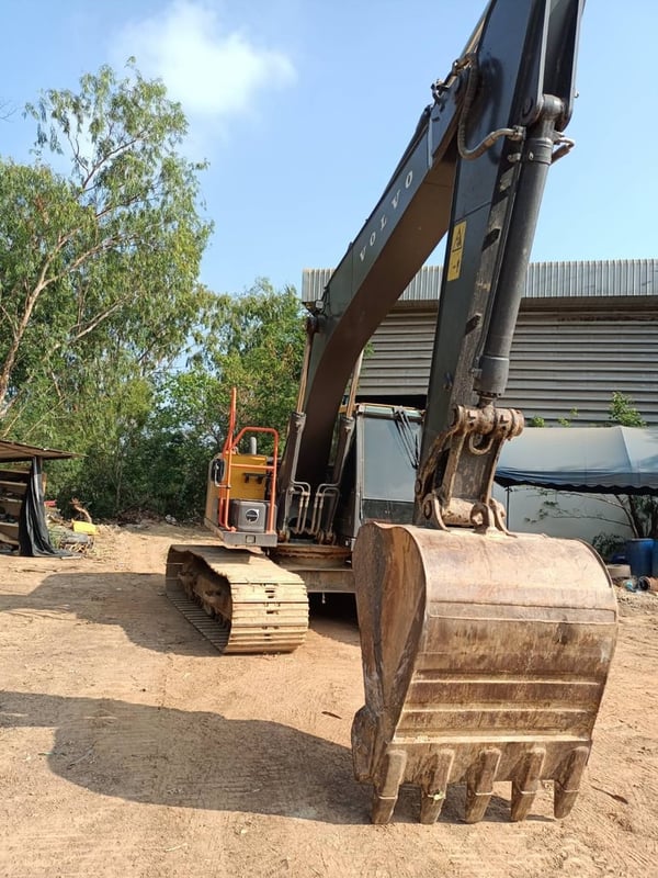 ขายครับ ใช่งานไป 1100 กว่าชั่วโมง ขายครับ ใช่งานไป 1100 กว่าชั่วโมง