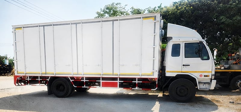 NISSAN UD PKB 216แรงม้า รถบรรทุก 6ล้อ ตู้แห้ง ปี2004 เลขไมล์ 519,000 กม.