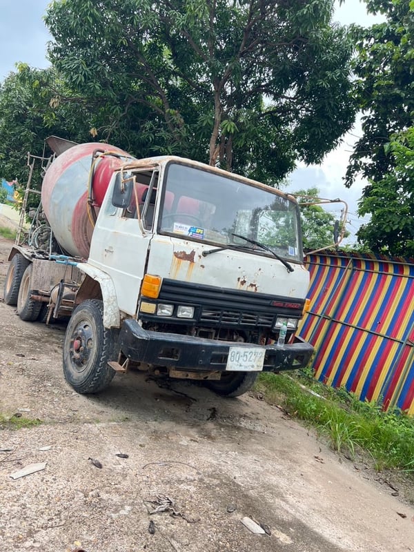 HINO ZM3032-12717 260แรงม้า รถบรรทุก 10ล้อ โม่ผสมปูน ปี1994 เลขไมล์น้อยกว่า 800,000 กม.