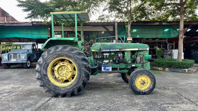 รถแทร็กเตอร์จอห์นเดียร์ รถแทร็กเตอร์จอห์นเดียร์