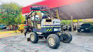 แม็คโครล้อยาง จากญี่ปุ่น HANIX S&B 15W ขนาด 3.2 ตัน พร้อมหัวเจาะ ขับเคลื่อน4ล้อ แม็คโครล้อยาง จากญี่ปุ่น HANIX S&B 15W ขนาด 3.2 ตัน พร้อมหัวเจาะ ขับเคลื่อน4ล้อ