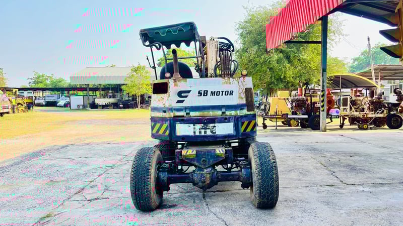 แม็คโครล้อยาง จากญี่ปุ่น HANIX S&B 15W ขนาด 3.2 ตัน พร้อมหัวเจาะ ขับเคลื่อน4ล้อ แม็คโครล้อยาง จากญี่ปุ่น HANIX S&B 15W ขนาด 3.2 ตัน พร้อมหัวเจาะ ขับเคลื่อน4ล้อ