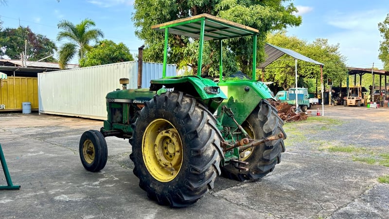 รถแทร็กเตอร์จอห์นเดียร์ รถแทร็กเตอร์จอห์นเดียร์