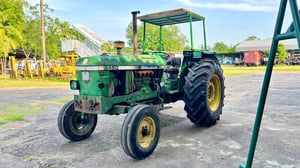 รถแทร็กเตอร์จอห์นเดียร์ รถแทร็กเตอร์จอห์นเดียร์