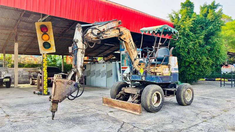 แม็คโครล้อยาง จากญี่ปุ่น HANIX S&B 15W ขนาด 3.2 ตัน พร้อมหัวเจาะ ขับเคลื่อน4ล้อ