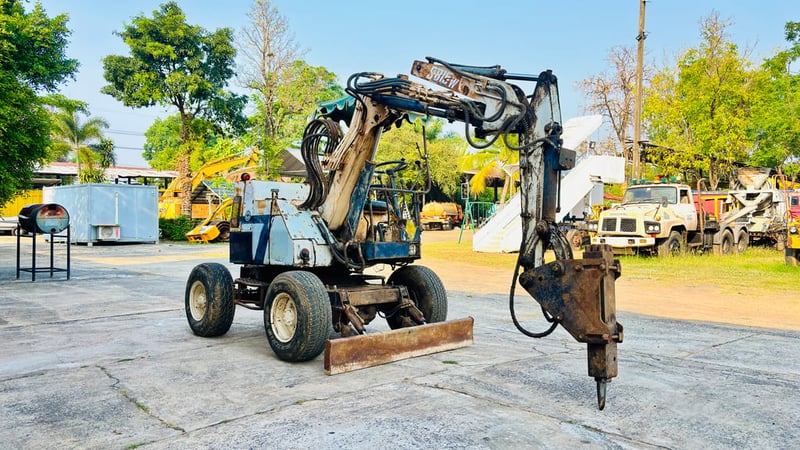 แม็คโครล้อยาง จากญี่ปุ่น HANIX S&B 15W ขนาด 3.2 ตัน พร้อมหัวเจาะ ขับเคลื่อน4ล้อ แม็คโครล้อยาง จากญี่ปุ่น HANIX S&B 15W ขนาด 3.2 ตัน พร้อมหัวเจาะ ขับเคลื่อน4ล้อ