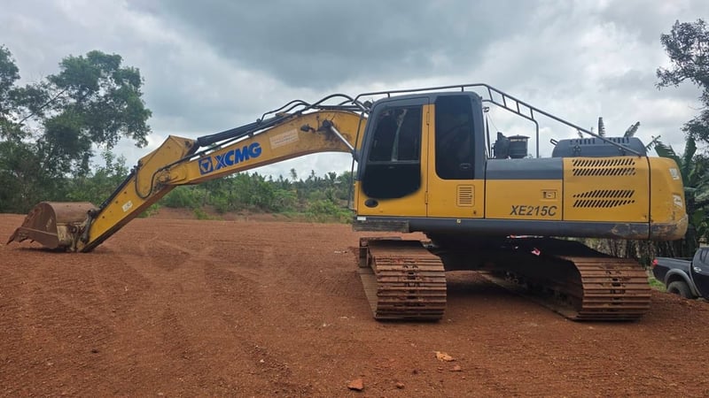 ขายรถแบคโฮ XE215C ทำงาน 8,100ชั่วโมง เดิมๆเน้นโทร 099-4982892