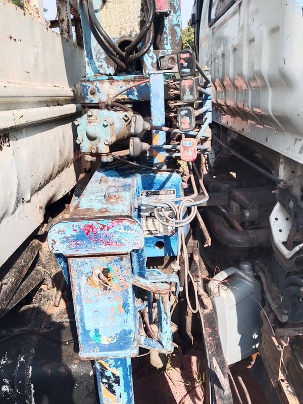 ขายรถ6ล้อดั้มติดเครน2ตันครึ่ง NPR 130แรงม้า เน้นโทร 099-4982892