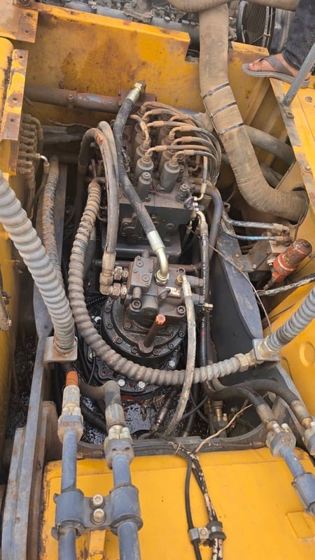 ขายรถแบคโฮ XE215C ทำงาน 8,100ชั่วโมง เดิมๆเน้นโทร 099-4982892