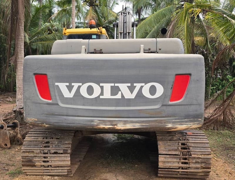 ขายแบคโฮ EC200D ทำงาน 18,000ชั่วโมง เล่ม เน้นโทร 099-4982892