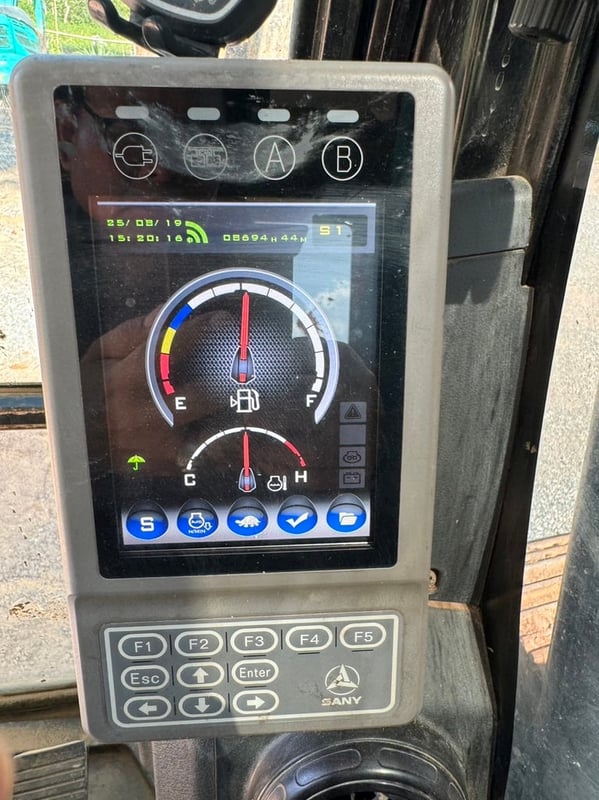 ขายแบคโฮ SY135C 8,700ชั่วโมง เน้นโทร 099-4982892