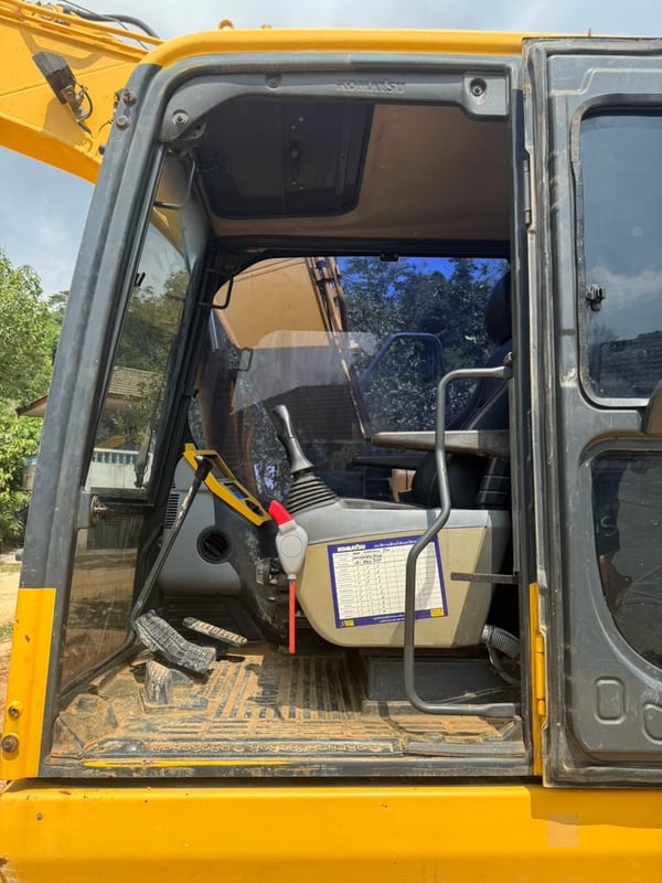 ขายรถแบคโฮ PC130-8 ทำงาน 10,000ชั่วโมง เล่ม เน้นโทร 099-4982892