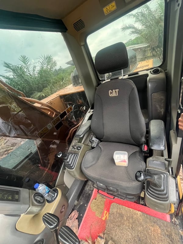 ขายแบคโฮ 318D2L ทำงาน 12,000ชั่วโมง ชุดจด เน้นโทร 099-4982892