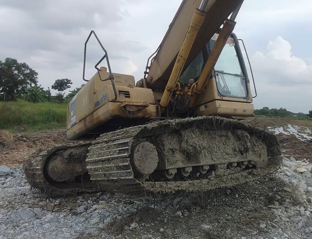 ขายรถแบคโฮ PC200-7A 25,000ชั่วโมง เดิมๆเล่ม เน้นโทร 099-4982892