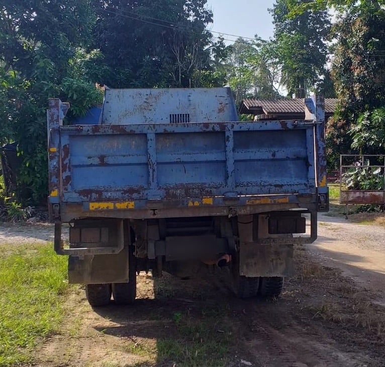 ขายรถ6ล้อดั้ม NPR61L เครื่อง 125แรงม้า เน้นโทร 099-4982892