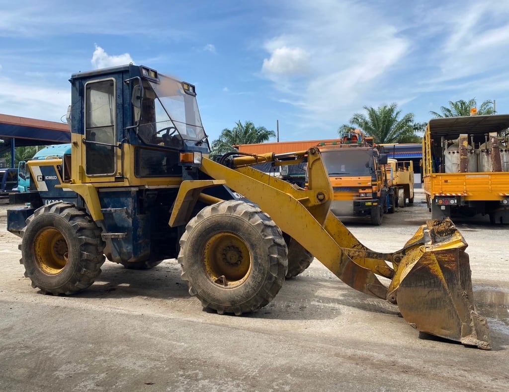 ขายรถตักล้อยาง KOBELCO LK302A เดิมๆ เล่ม พร้อมใช้ เน้นโทร 099-4982892 ขายรถตักล้อยาง KOBELCO LK302A เดิมๆ เล่ม พร้อมใช้ เน้นโทร 099-4982892