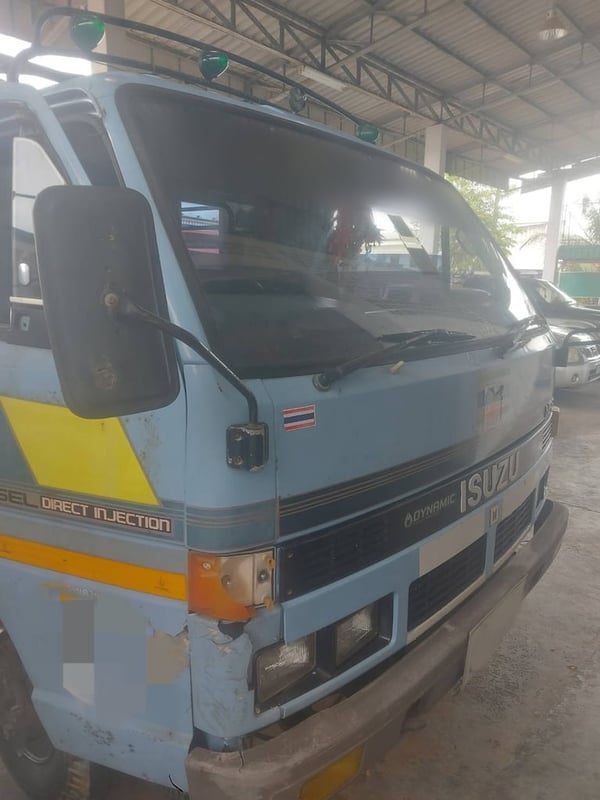 ขายรถ6ล้อรั้ว NPR59LU5 เปลี่ยนเครื่อง 110 เดิมๆเน้นโทร 099-4982892