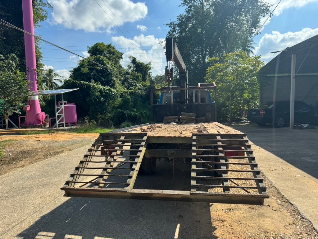 ขายรถ6ล้อท้ท้ายลาดติดเครน2ตันครึ่ง ISUZU 110 พร้อมใช้ เน้นโทร 099-4982892