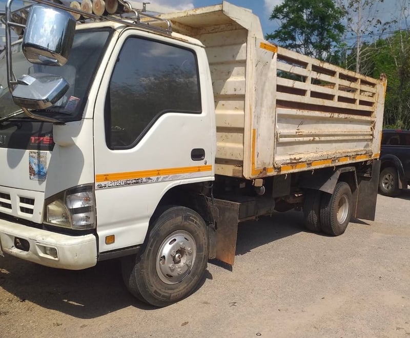 ขายรถ6ล้อดั้ม NQR75LY52E 175แรงม้า เดิมๆเน้นโทร 099-4982892