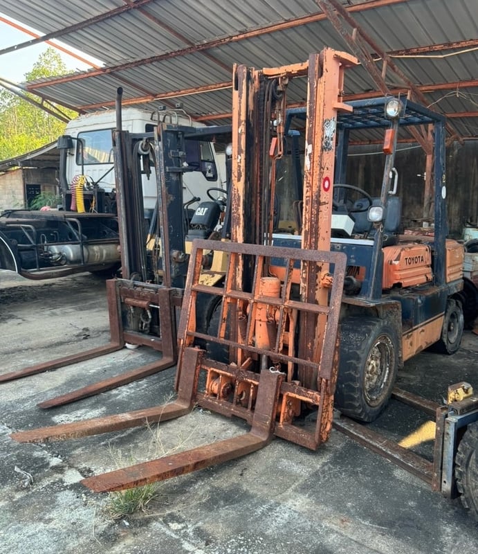 ขายรถฟอร์คลิฟท์ TOYOTA 5FD30 เครื่องดีเซล เดิมๆเน้นโทร 099-4982892