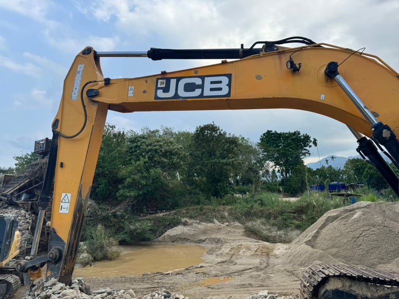 ขายรถแบคโฮ JCB JS200SC 7,500ชั่วโมง เดิมๆเล่ม เน้นโทร 099-4982892