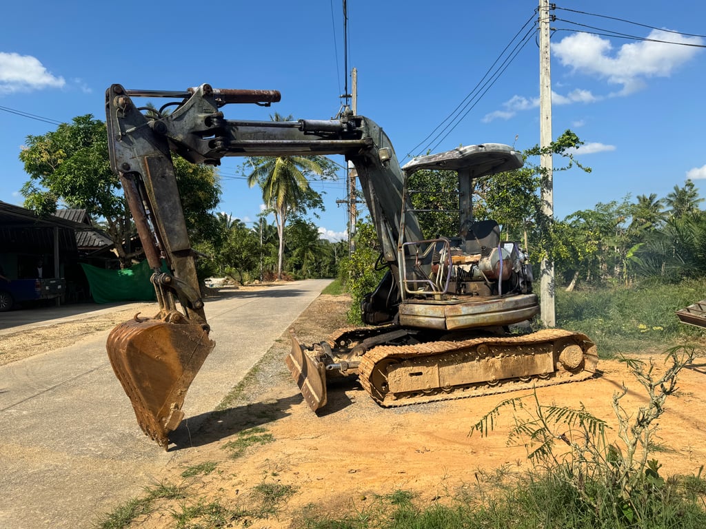 ขายรถแบคโฮ PC 50UU-2 พร้อมใช้งาน เน้นโทร 099-4982892