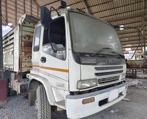 ขายรถ10ล้อดั้ม ISUZU 320แรงม้าปี49 เน้นโทร 099-4982892