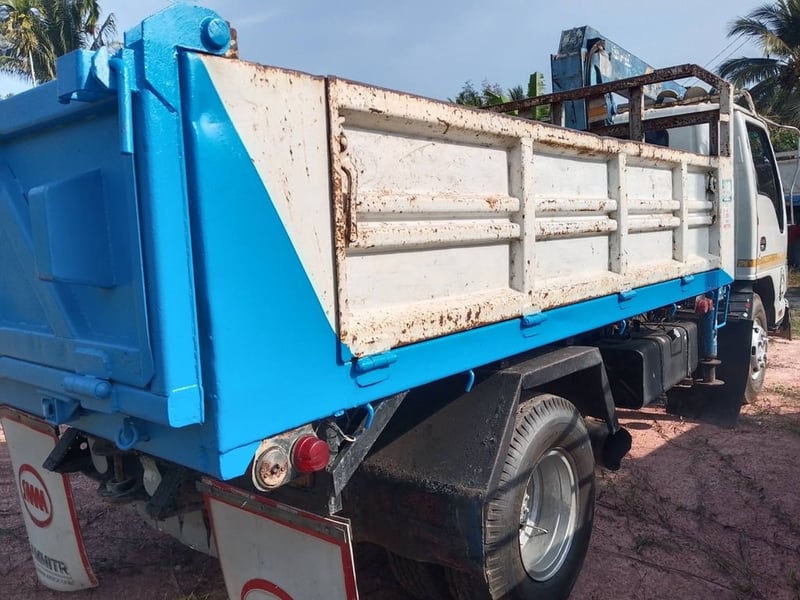 ขายรถ6ล้อดั้มติดเครน2ตันครึ่ง NPR 130แรงม้า เน้นโทร 099-4982892