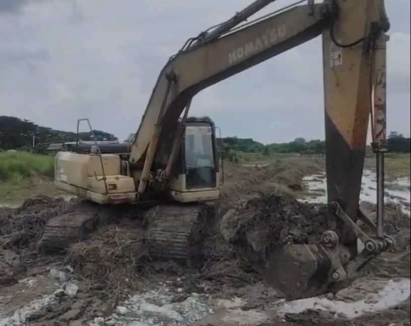 ขายรถแบคโฮ PC200-7A 25,000ชั่วโมง เดิมๆเล่ม เน้นโทร 099-4982892