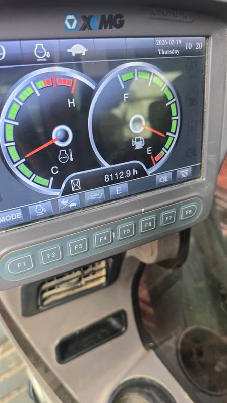 ขายรถแบคโฮ XE215C ทำงาน 8,100ชั่วโมง เดิมๆเน้นโทร 099-4982892