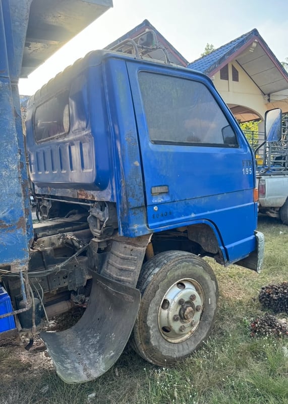 ขายรถ6ล้อดั้ม NPR57L เครื่อง 195แรงม้า พร้อมใช้เน้นโทร 099-4982892