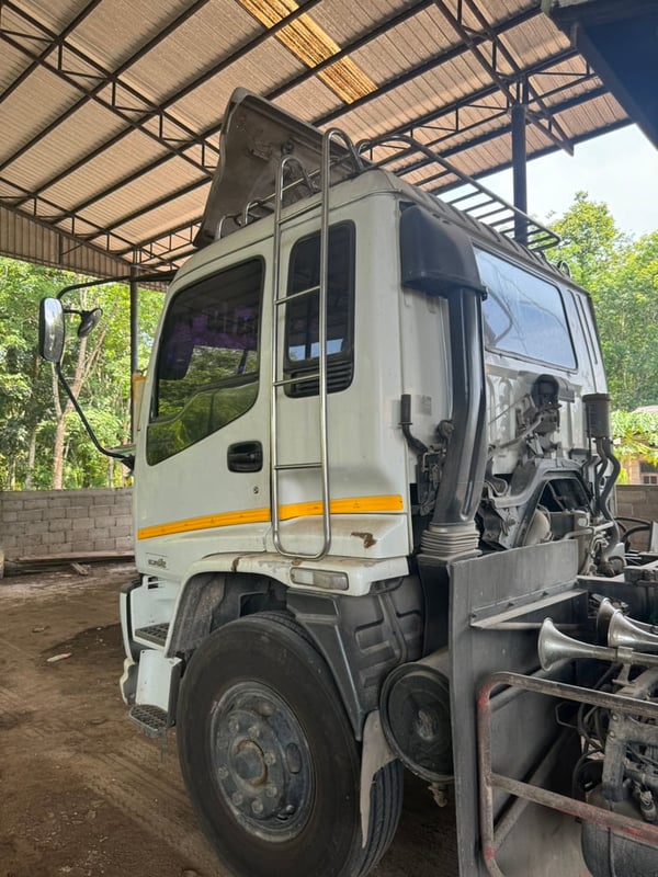 ขายรถ18ล้อดั้ม ISUZU 270ปี51 หางปี56 เดิมๆเน้นโทร 099-4982892 ขายรถ18ล้อดั้ม ISUZU 270ปี51 หางปี56 เดิมๆเน้นโทร 099-4982892