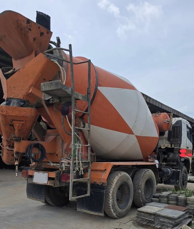ขายรถ10ล้อโม่ปูน HINO 330แรงม้าปี54 เดิมๆเน้นโทร 099-4982892