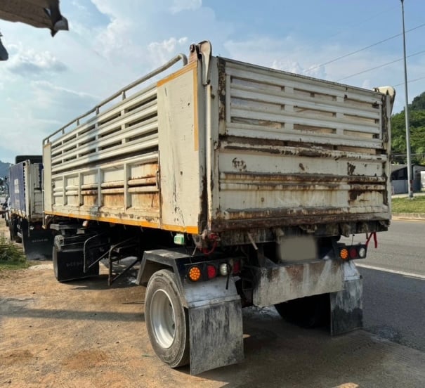 ขายรถ14ล้อดั้ม HINO 210แรงม้ากับหางสามมิตร เดิมๆเน้นโทร 099-4982892 ขายรถ14ล้อดั้ม HINO 210แรงม้ากับหางสามมิตร เดิมๆเน้นโทร 099-4982892