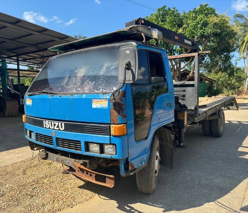 ขายรถ6ล้อท้ท้ายลาดติดเครน2ตันครึ่ง ISUZU 110 พร้อมใช้ เน้นโทร 099-4982892