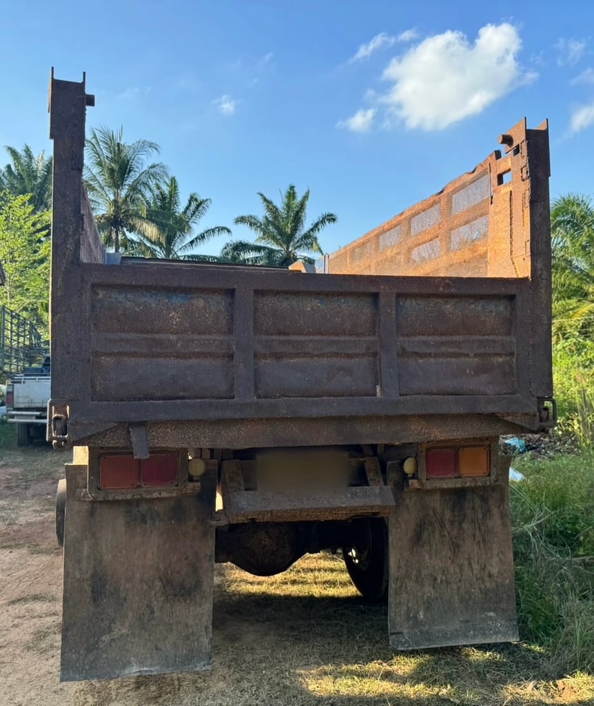 ขายรถ6ล้อดั้ม NPR57L เครื่อง 195แรงม้า พร้อมใช้เน้นโทร 099-4982892