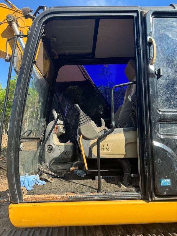 ขายรถแบคโฮ 320D2 ทำงาน 11,900ชั่วโมง ชุดจด เน้นโทร 099-4982892