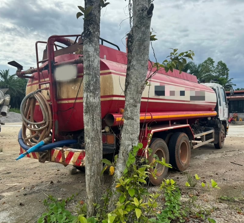 ขายรถ10ล้อน้ำเพลาเดียว HINO 195 แรงม้า เน้นโทร 099-4982892 ขายรถ10ล้อน้ำเพลาเดียว HINO 195 แรงม้า เน้นโทร 099-4982892